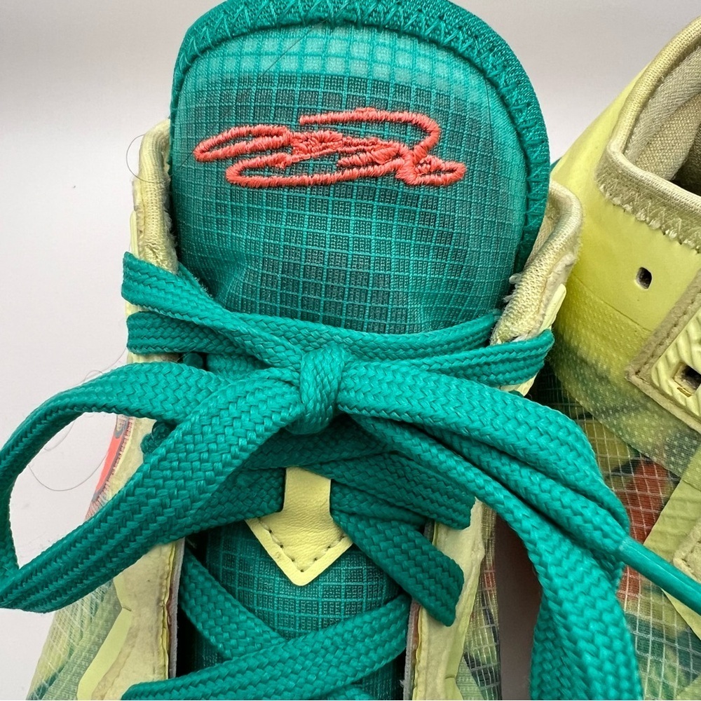 LeBron 18 harnesses Nike Sneakers - Picture 3 of 10